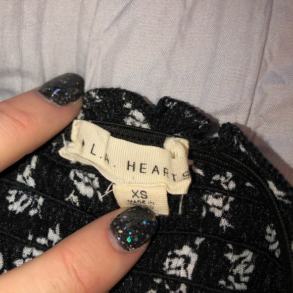 Scrunched Tie Back Halter Crop Top - Picture 2 of 2